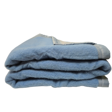 Wollen deken - By Savanne - Winter (700 gram) - Blauw Wollen deken - By Savanne - Winter (700 gram) - Blauw