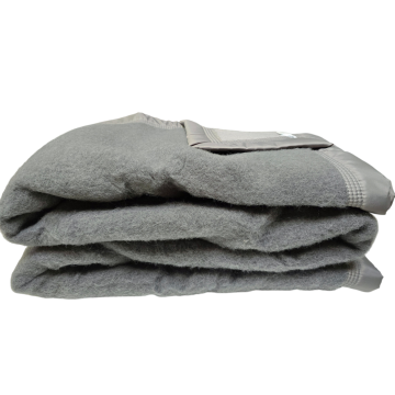 Wollen deken - By Savanne - Winterdeken (700 gram) - Grijs Wollen deken - By Savanne - Winterdeken (700 gram) - Grijs